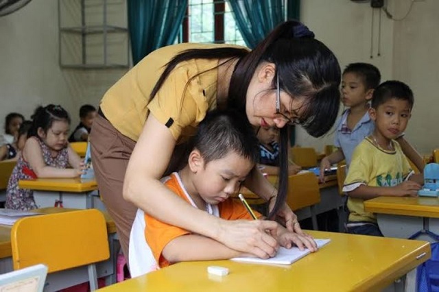 Rèn luyện cách cầm bút đúng cho trẻ, luyện cầm bút đúng cách cho bé